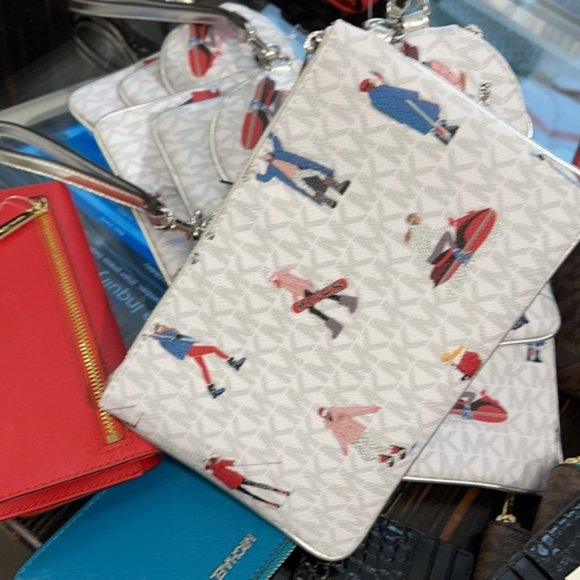 Michael Kors Jet Set Girls Wristlet Trio - Picture 10 of 16